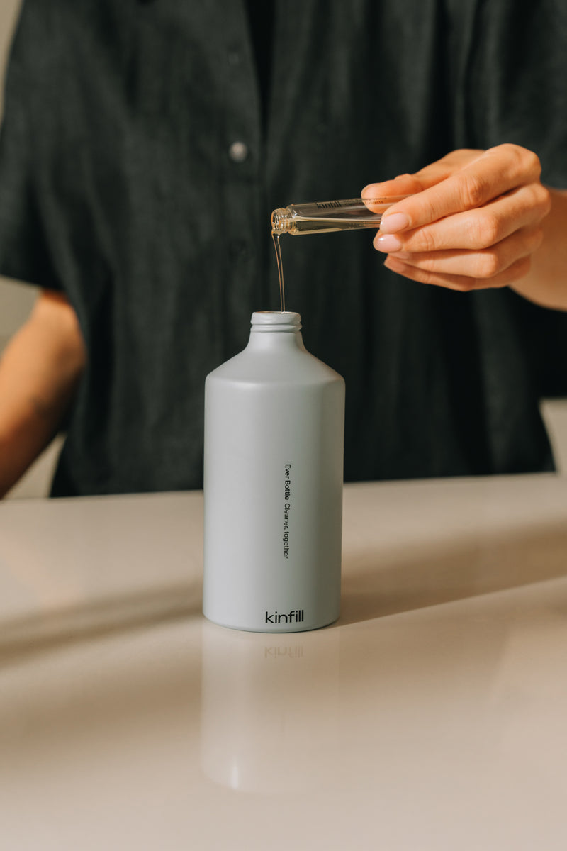 Voorkomt 12+ plastic flessen afval per jaar.